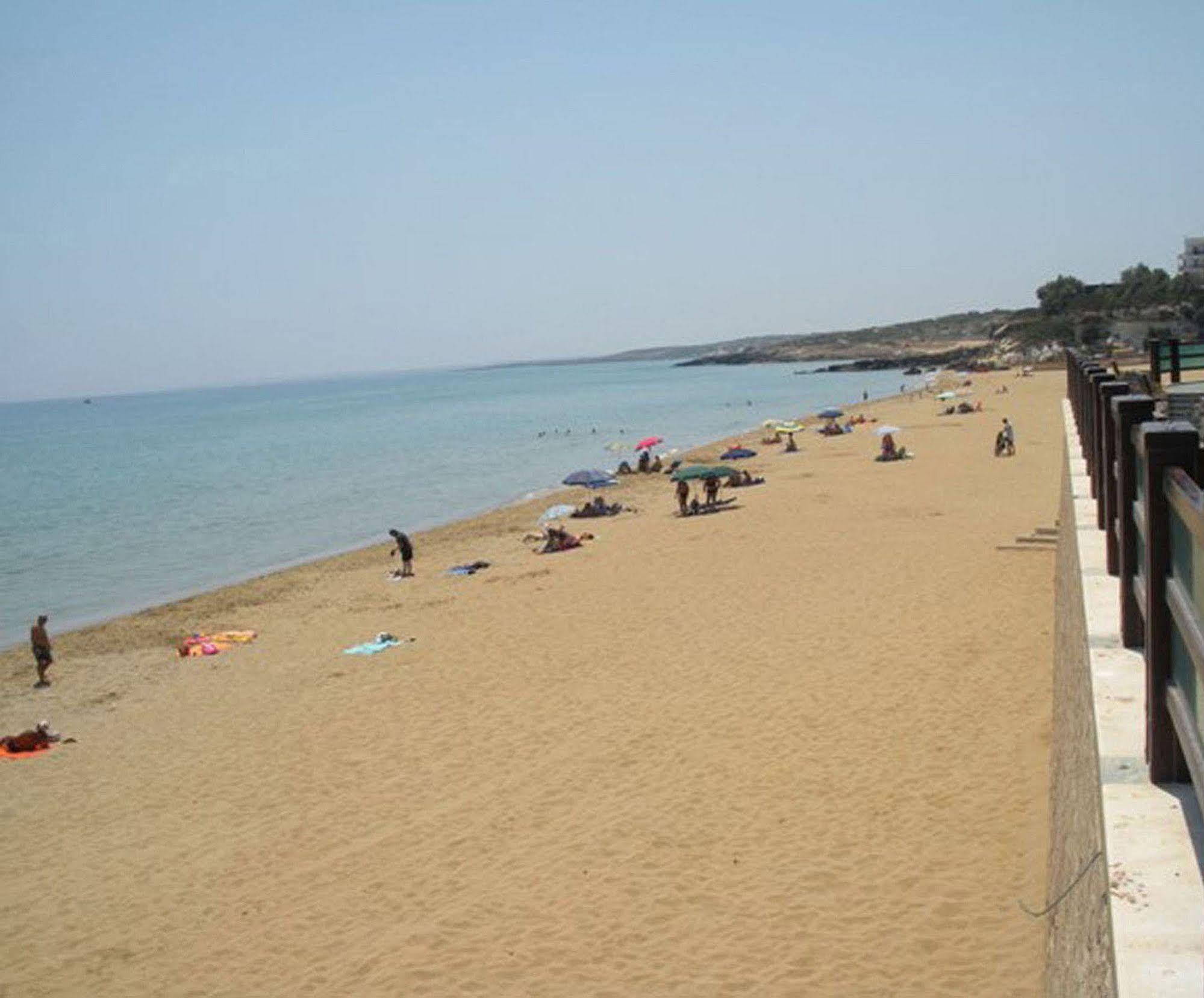 Lido di Noto Hotel Villa Mediterranea מראה חיצוני תמונה
